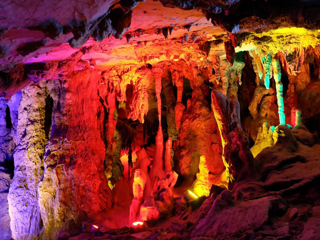 Top 10 Most Beautiful Karst Caves in China_s