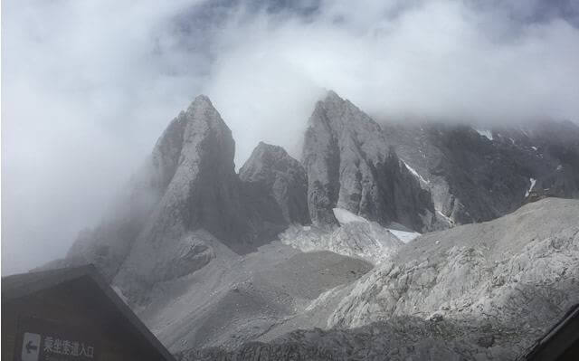 Top 10 Famous Summer Mountains in China-Yulong Snow Mountain