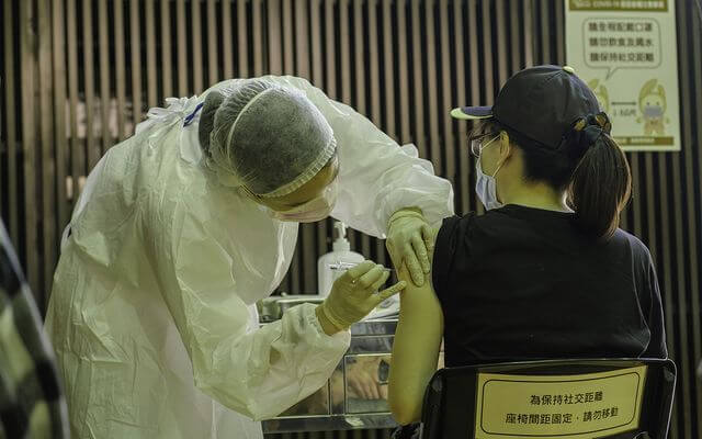 Many People Feel Unwell After Taiwan's Self-produced Vaccine Starts