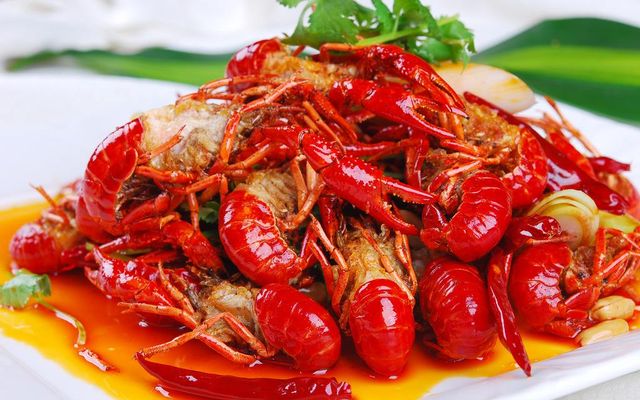 Why Chinese People Like To Eat Crayfish