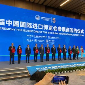 About 60 Exhibitors Collectively Signed The Sixth CIIE Today