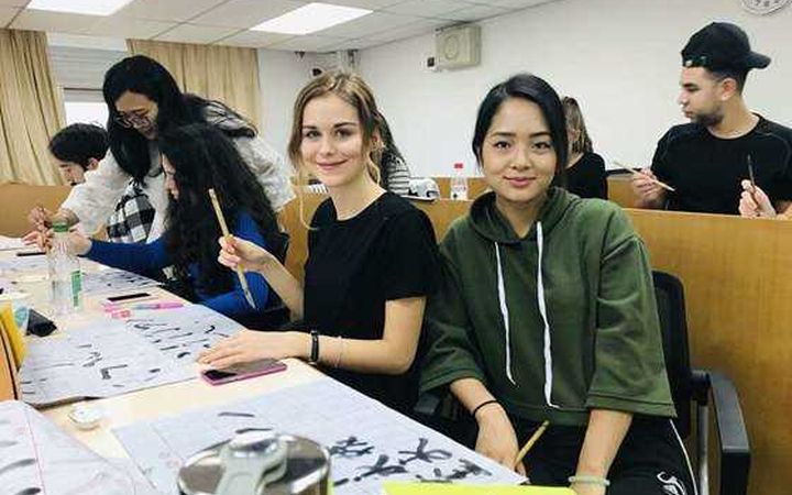 Tips and Benefits for Foreigners Learning Chinese
