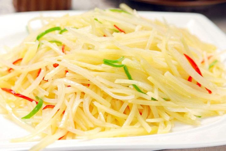 20 Easy Chinese Food Recipes You Can Cook at Home-Fried Shredded Potatoes